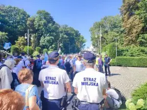 Bezpieczeństwo dzieci i osób starszych podczas pielgrzymek na Wniebowzięcie