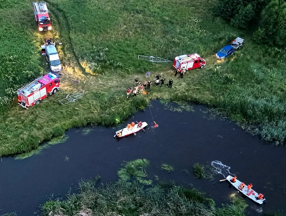 Akcja ratunkowa służb nad rzeką