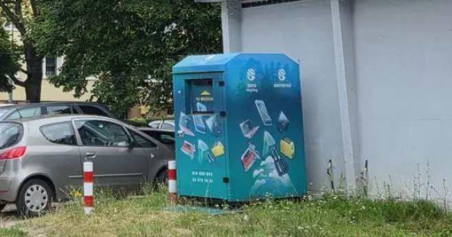 Nowa lokalizacja pojemnika na elektrośmieci przy Dekabrystów 43