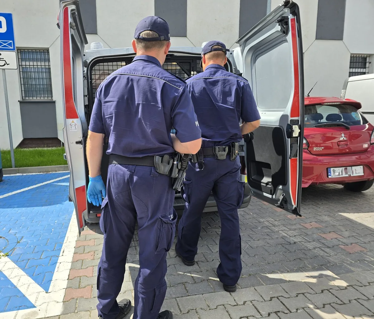 31-latek oskarżony o rozbój z użyciem noża i wzięciem zakładnika