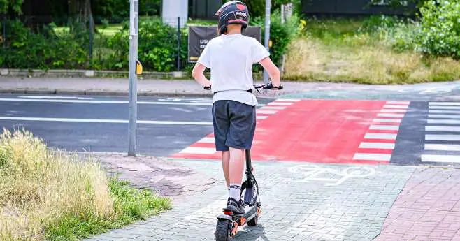 Obowiązek noszenia kasków dla dzieci do 16. roku życia podczas jazdy na rowerze i hulajnodze