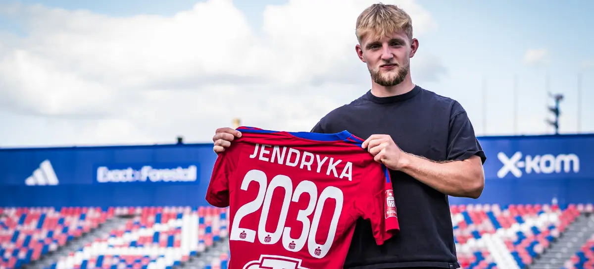 Jakub Jendryka dołącza do Rakowa