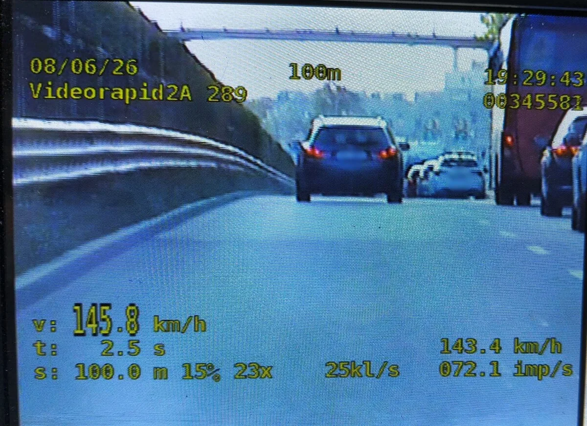 Ucieczka przed policją zakończona zatrzymaniem. Kierowca odpowie za wykroczenia