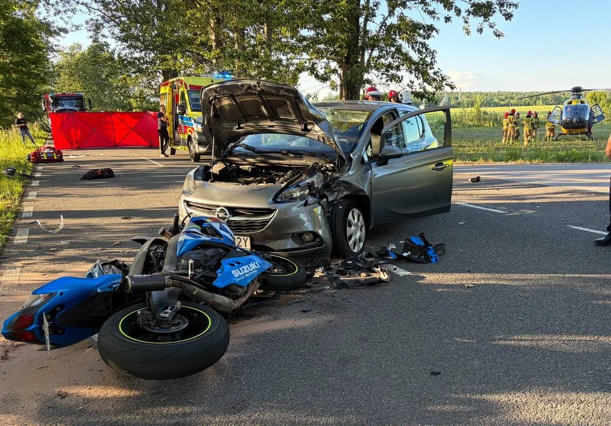 Poważny wypadek motocyklisty spowodowany nieustąpieniem pierwszeństwa